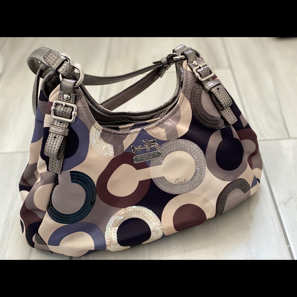 Coach purse with wallet and makeup bag